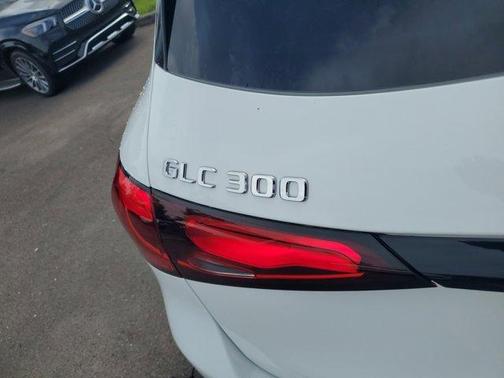 2025 Mercedes-Benz GLC 300 Base