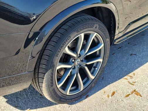2019 Volvo XC90 T6 Momentum