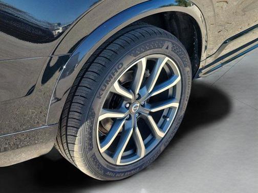 2019 Volvo XC90 T6 Momentum