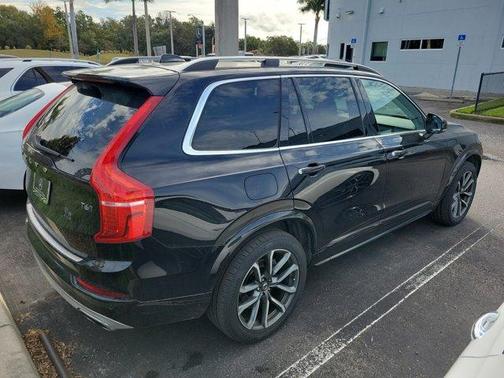 2019 Volvo XC90 T6 Momentum