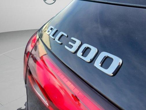 2026 Mercedes-Benz GLC 300 Base