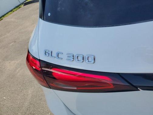 2025 Mercedes-Benz GLC 300 Base
