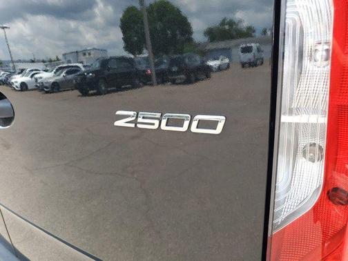 2024 Mercedes-Benz Sprinter 2500 144 WB Standard Roof Passenger