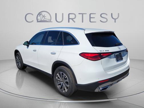 Polar White 2026 Mercedes-Benz GLC 300 Base
