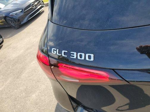 2025 Mercedes-Benz GLC 300 Base