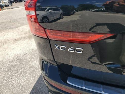 2023 Volvo XC60 Recharge Plug-In Hybrid T8 Plus Bright Theme