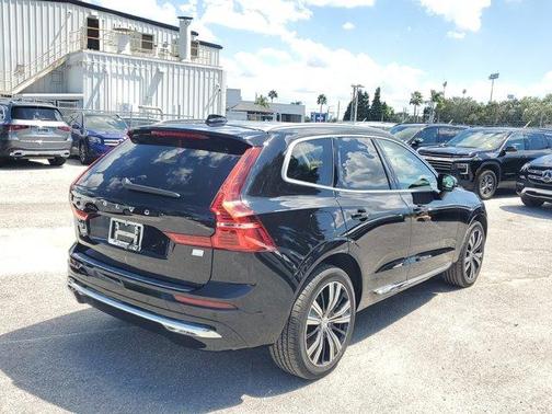 2023 Volvo XC60 Recharge Plug-In Hybrid T8 Plus Bright Theme