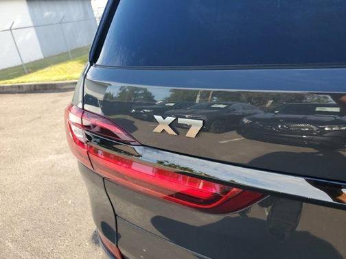 2022 BMW X7 M50i