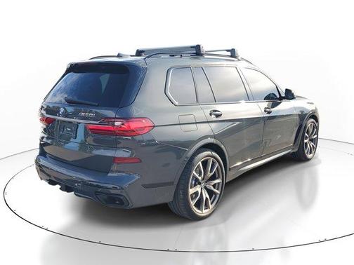 2022 BMW X7 M50i
