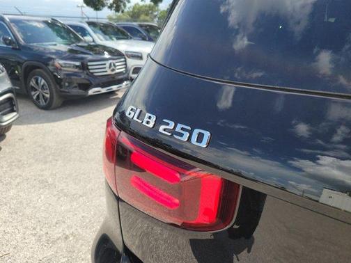 2025 Mercedes-Benz GLB 250 Base