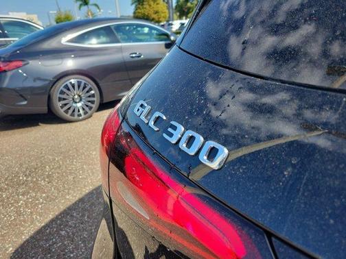 2025 Mercedes-Benz GLC 300 Base