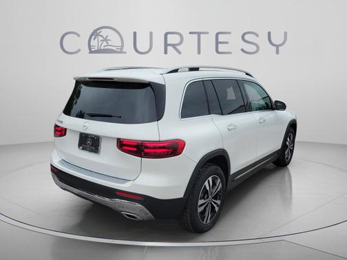 Polar White 2026 Mercedes-Benz GLB 250 Base