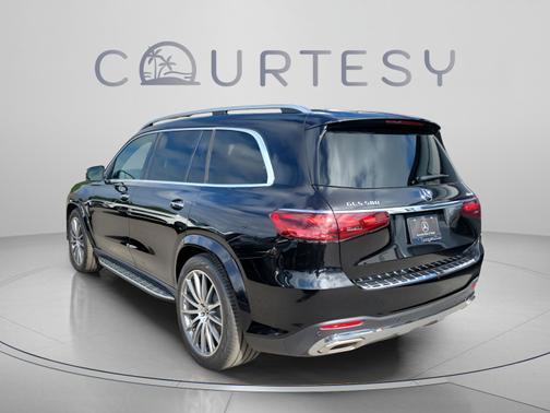 Obsidian Black Metallic 2026 Mercedes-Benz GLS 580