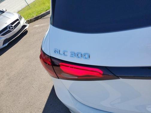 2026 Mercedes-Benz GLC 300 Base