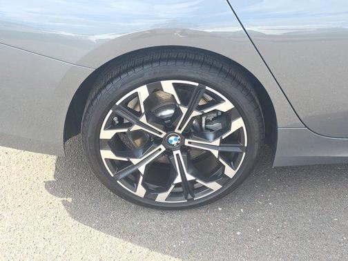 2025 BMW 330 i