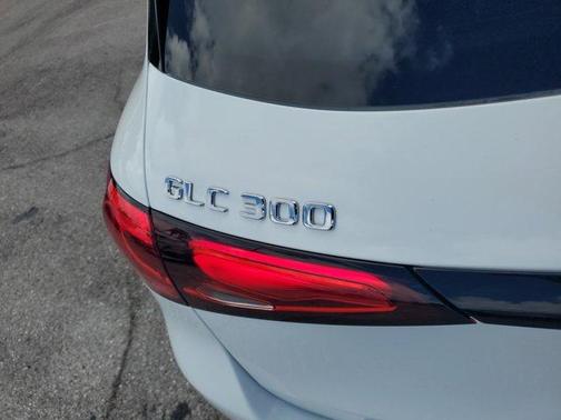 2025 Mercedes-Benz GLC 300 Base