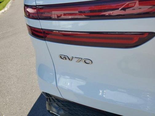 2023 Genesis GV70 2.5T