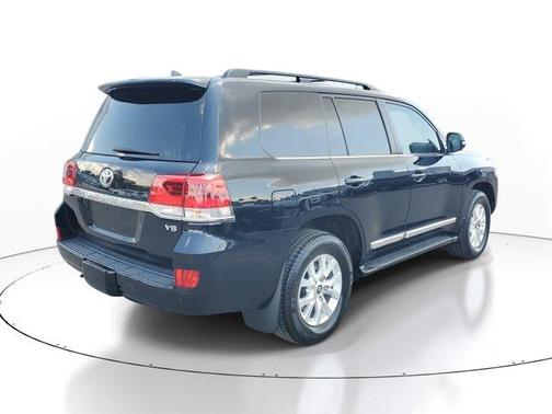 2017 Toyota Land Cruiser V8