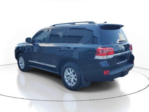 2017 Toyota Land Cruiser V8