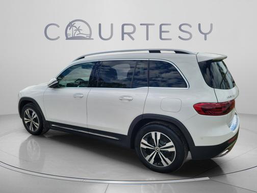 Polar White 2026 Mercedes-Benz GLB 250 Base