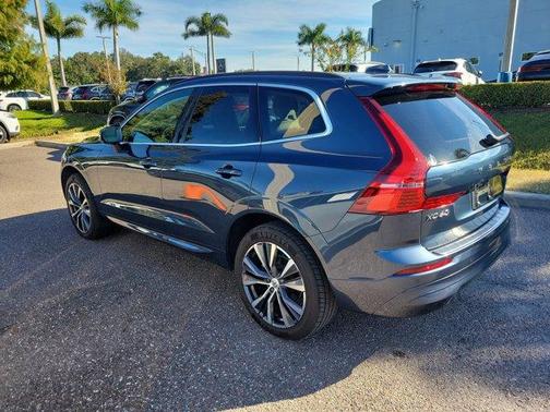 2022 Volvo XC60 B5 Momentum