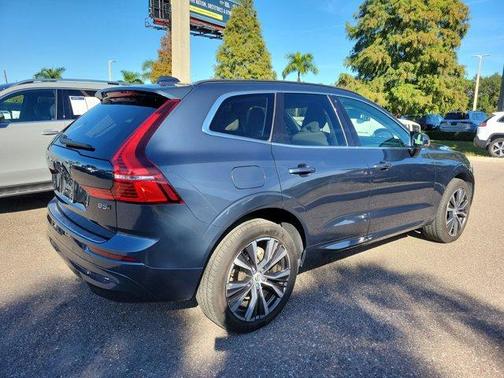 2022 Volvo XC60 B5 Momentum