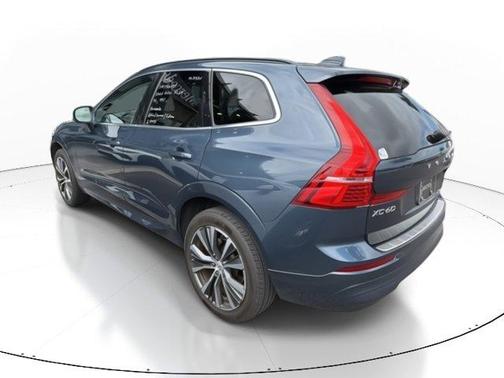 2022 Volvo XC60 B5 Momentum