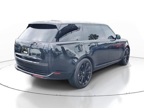 2025 Land Rover Range Rover P530 SE 7 Seat