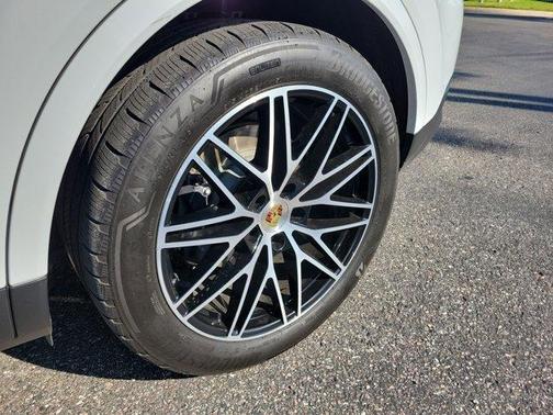 2024 Porsche Cayenne AWD