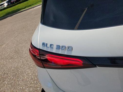 2026 Mercedes-Benz GLC 300 Base