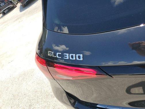 2026 Mercedes-Benz GLC 300 Base