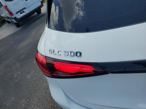 2025 Mercedes-Benz GLC 300 Base