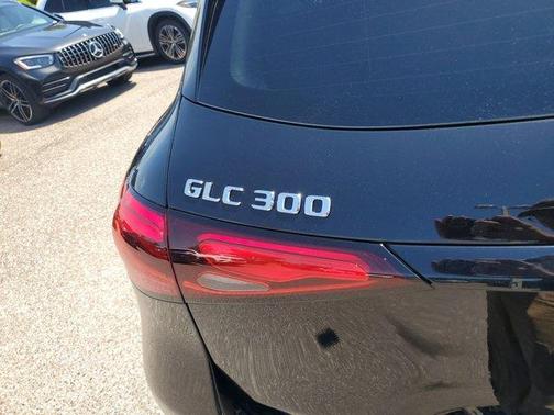 2025 Mercedes-Benz GLC 300 Base