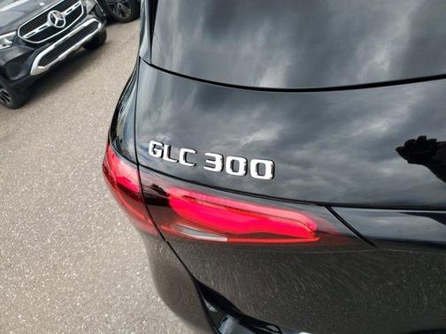 2025 Mercedes-Benz GLC 300 Base