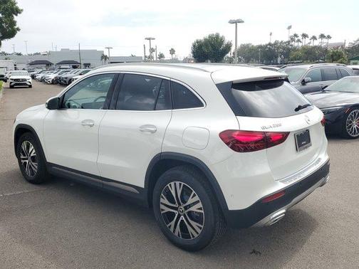 2025 Mercedes-Benz GLA 250 Base