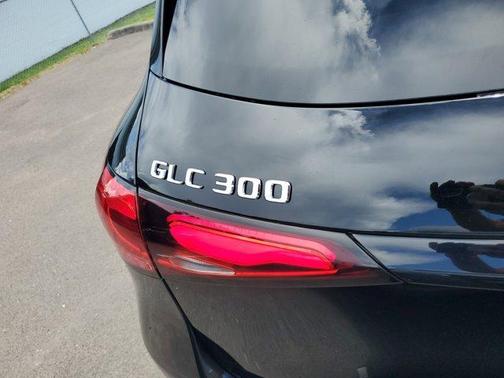 2025 Mercedes-Benz GLC 300 Base