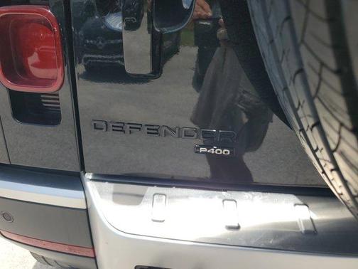 2023 Land Rover Defender SE