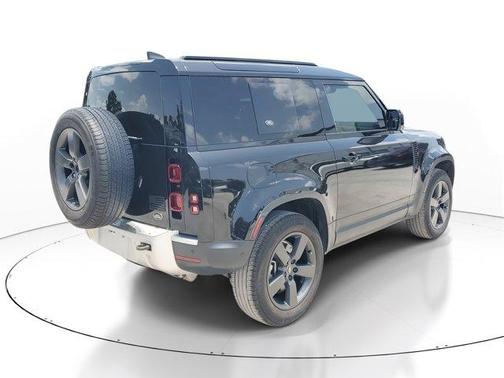 2023 Land Rover Defender SE