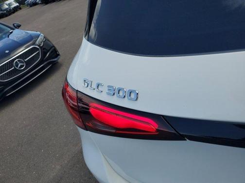 2025 Mercedes-Benz GLC 300 Base