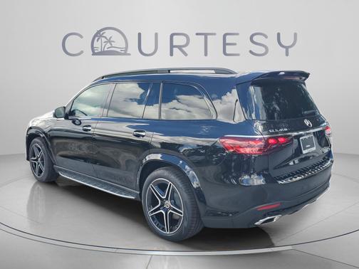 Obsidian Black Metallic 2026 Mercedes-Benz GLS 450