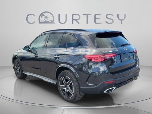 Graphite Grey Metallic 2026 Mercedes-Benz GLC 300