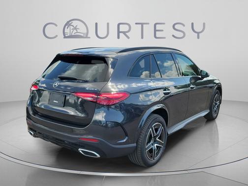 Graphite Grey Metallic 2026 Mercedes-Benz GLC 300