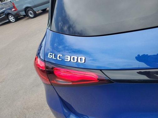 2025 Mercedes-Benz GLC 300 Base