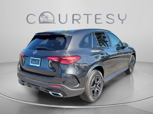 Graphite Grey Metallic 2026 Mercedes-Benz GLC 300 Base