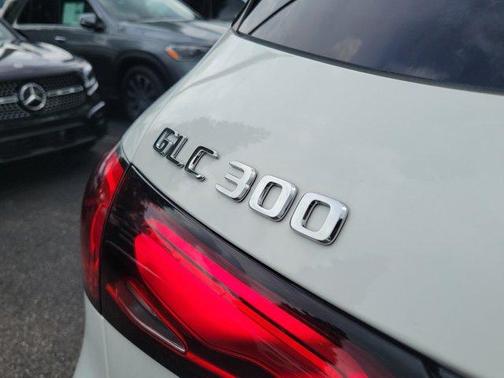 2025 Mercedes-Benz GLC 300 Base