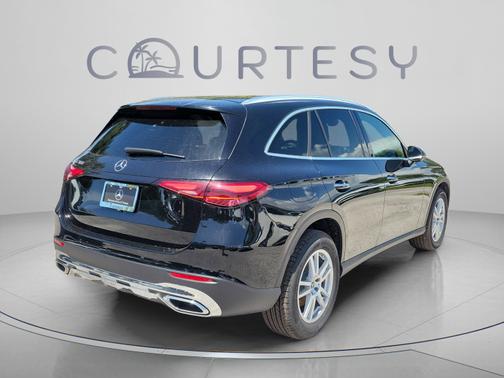 Black 2025 Mercedes-Benz GLC 300