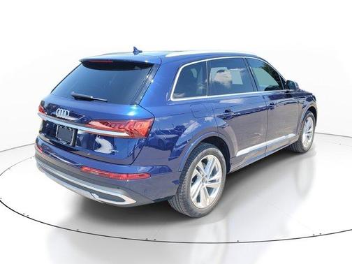 2022 Audi Q7 55 Premium Plus