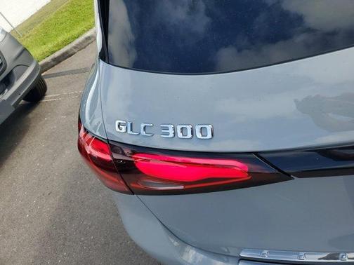 2026 Mercedes-Benz GLC 300 Base