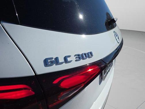 2026 Mercedes-Benz GLC 300 Base