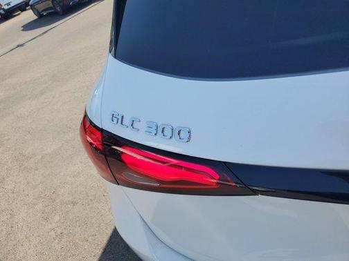 2025 Mercedes-Benz GLC 300 Base